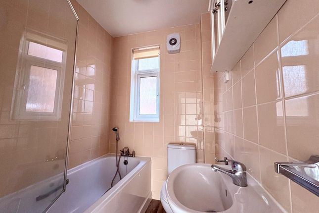 40, Polegate photo 3