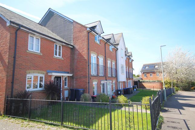 6, Godfrey Gardens, Canterbury photo 3