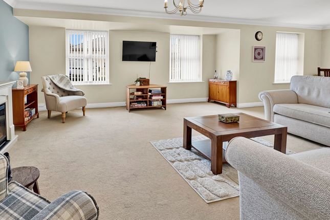 Flat 21, Drake House Medina Gardens, Cowes photo 3