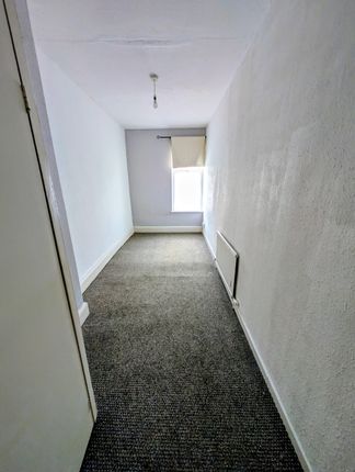 176, Holton Road, Barry photo 4