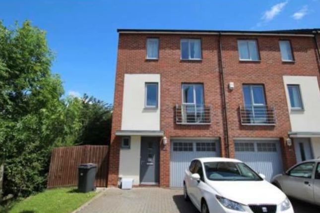 Thumbnail Town house to rent in Great Copsie Way, Bristol