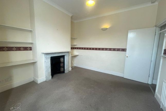 Flat to rent in Langney Road, Eastbourne