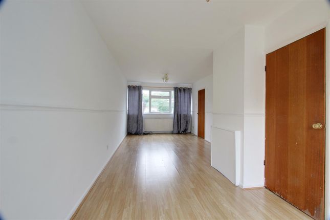 42, Longbridge Close, Tring photo 3