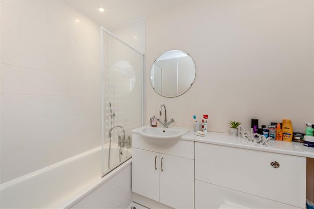 Flat for sale in Elmers End Road, Beckenham