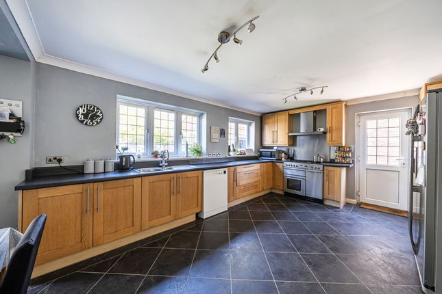 12 Silver Birch Drive, Bognor Regis photo 3