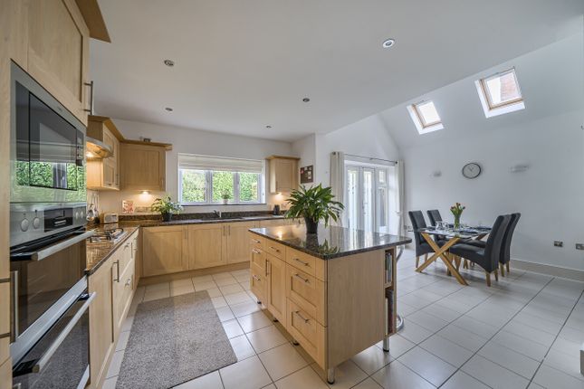 3, Moser Grove, Lymington photo 3