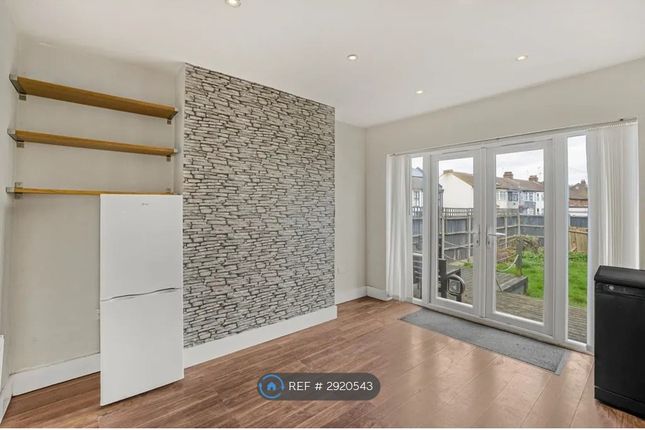 Westcliff Park Drive, Westcliff-On-Sea photo 2
