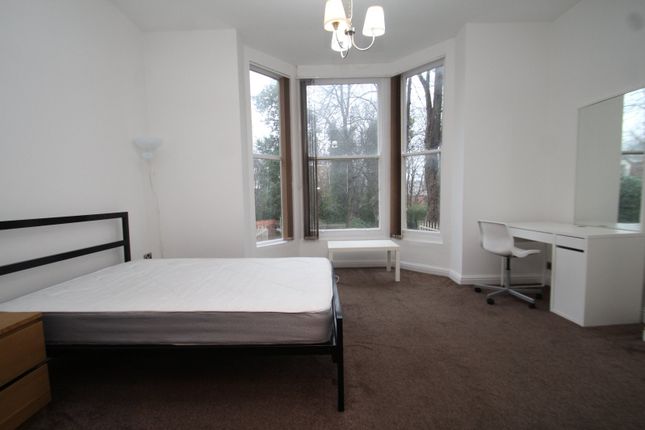 Sholebroke Avenue, West Yorkshire photo 4