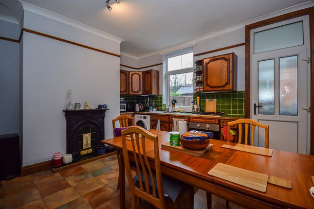 97, Oakenshaw Lane, Wakefield photo 2