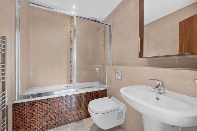 Flat 4, 74, Newman Street, London photo 4