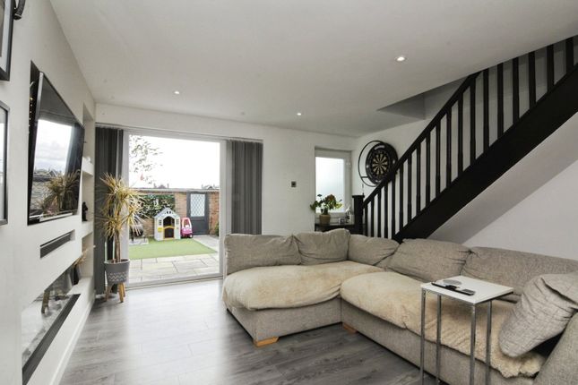 14, Elm Rise, Essex photo 4