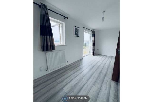 Flat, Chilworth Place, Barking photo 2
