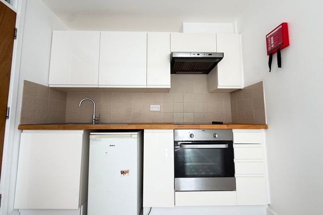 Room 6, 1a, Ivydale Road, Bognor Regis photo 3