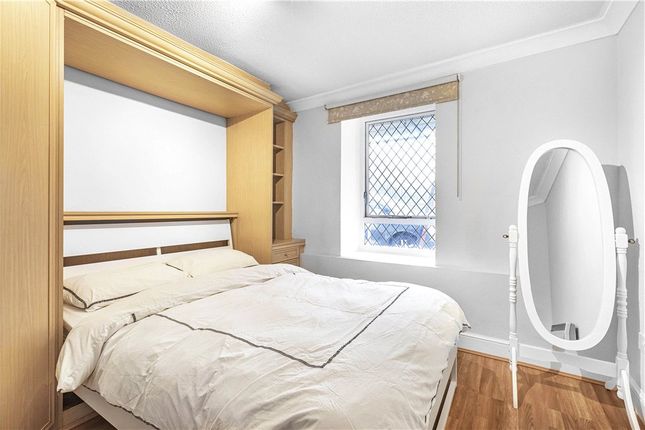 Flat 2, St. James Court, 331, Bethnal Green Road, London photo 3