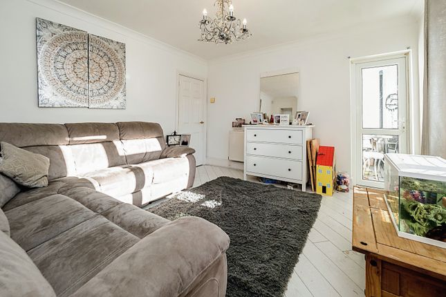 Flat for sale in Lindfield Road, Romford