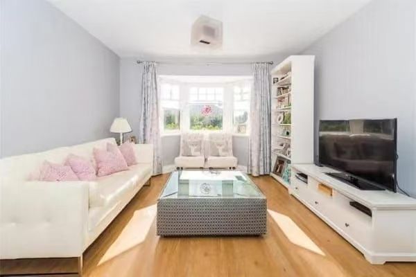 4 Kingshill , Kingshill Close, Bushey photo 3