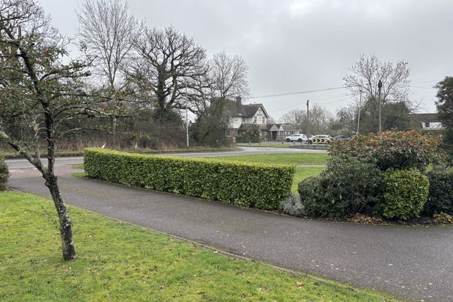9, Well End Road, Well End photo 2