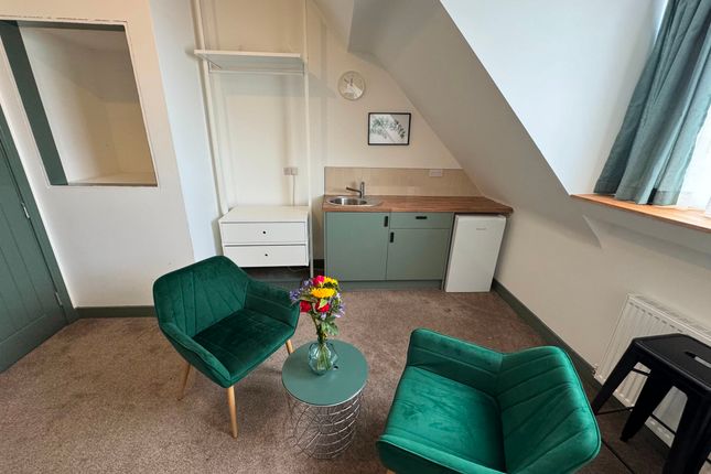 007 Warmsworth Road, Room 6, Doncaster photo 2