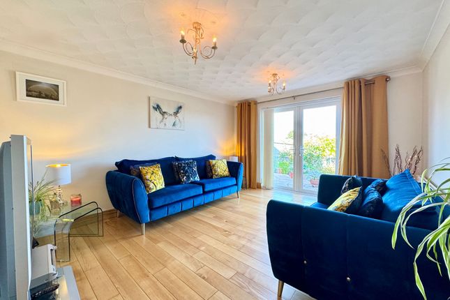 23 Priory Green, Swindon photo 4