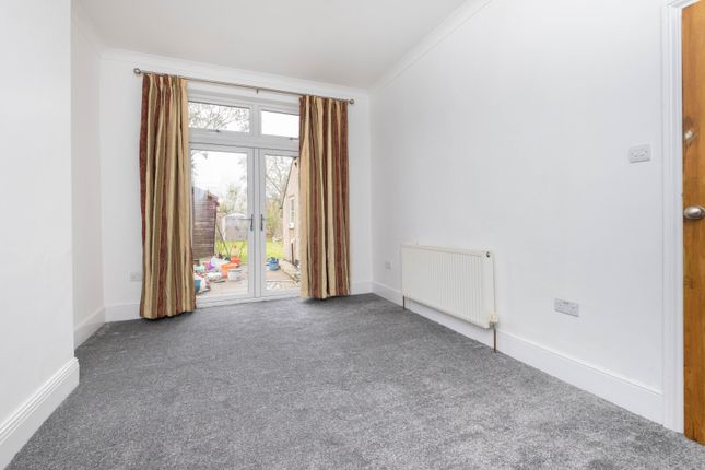 11, Park Lane, Carshalton photo 3