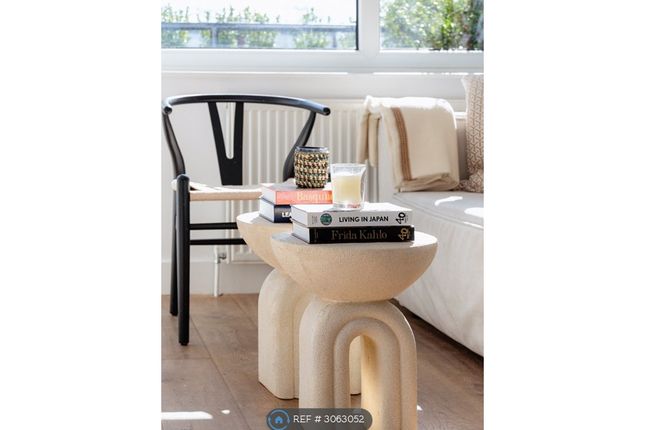 Flat, Goulden House Bullen St, London photo 5