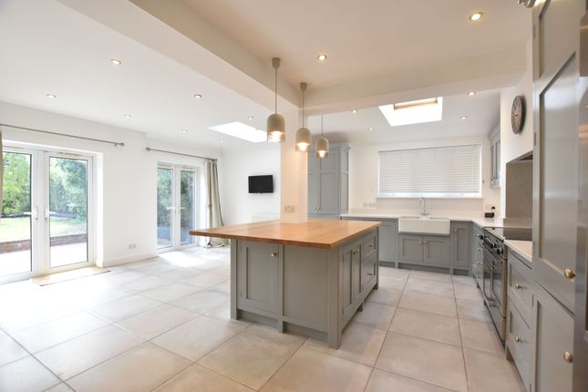 11, Gatesden Road, Leatherhead photo 3