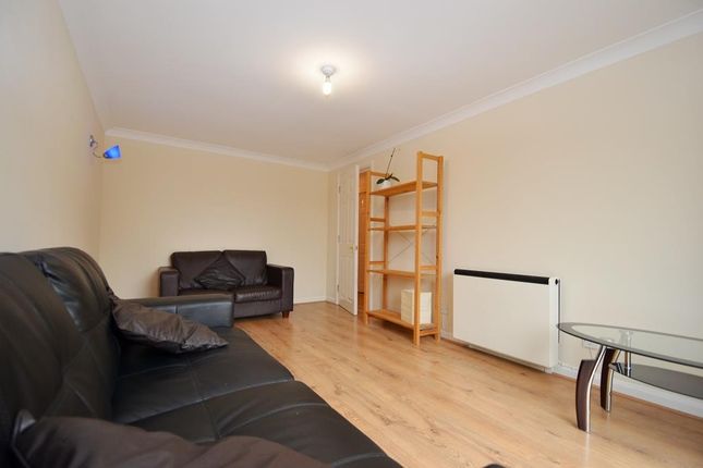 56, Morse Close, Uxbridge photo 3