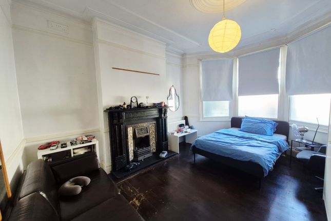 14 Osborne Road, LONDON photo 3