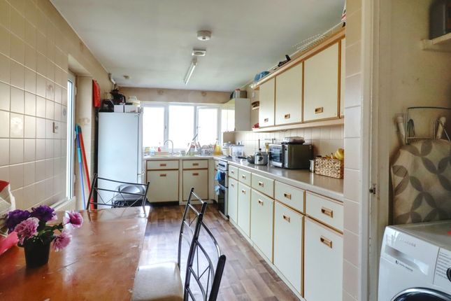 6, Spratton Road, Northampton photo 3