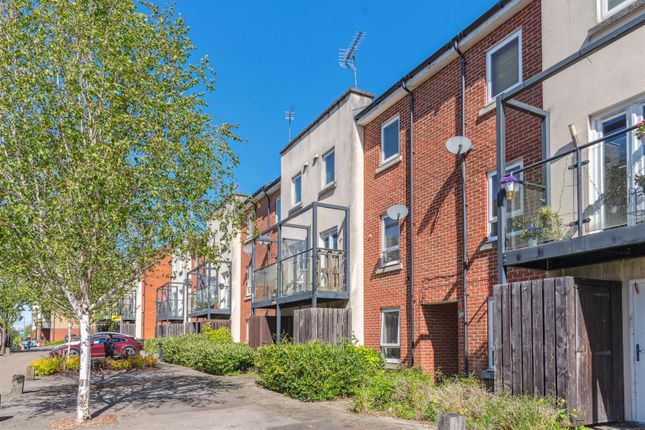 Town house for sale in HMO Investment, Walk Of Station, High Wycombe