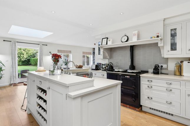 10, Menin Way, Farnham photo 4