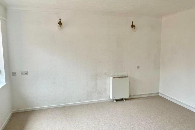 Flat for sale in Nicholas Road, Crosby, Liverpool