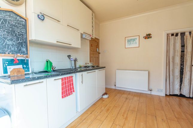 12, Hazelmere Avenue, West Yorkshire photo 4