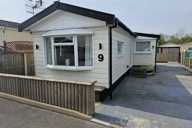 Mobile/park home for sale in Eastfield Park, Tuxford, Newark