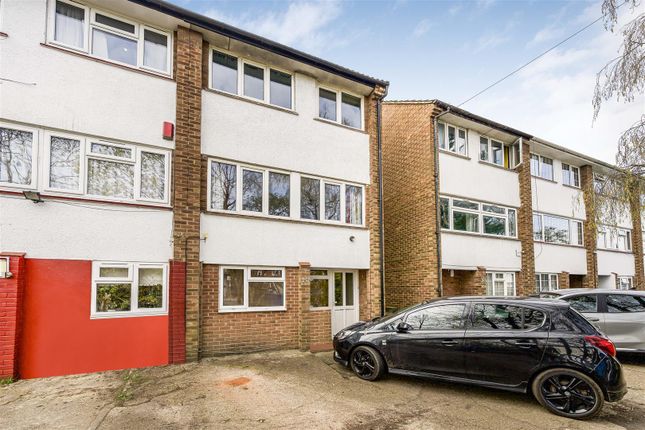 Thumbnail Town house for sale in Dedworth Road, Windsor