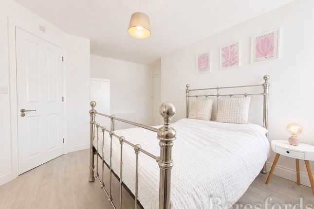 Flat 1, Woodgate Court, 98, Stafford Avenue, Hornchurch photo 4