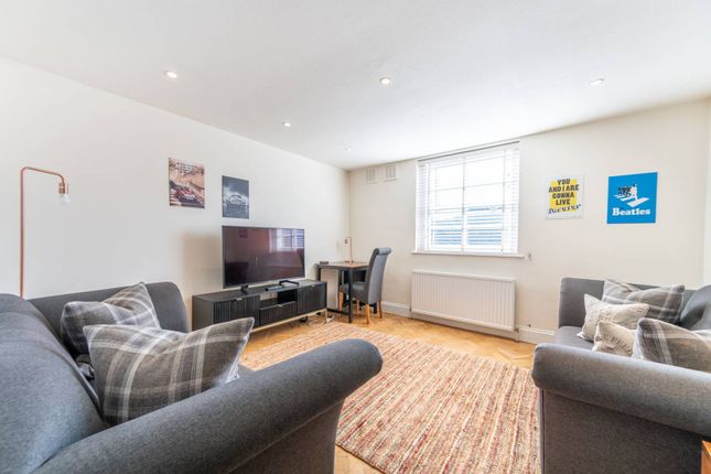 2-bed flat on Westbourne Crescent, Lancaster Gate, £600,000