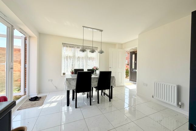 7, Prunus Drive, WELLINGBOROUGH photo 4
