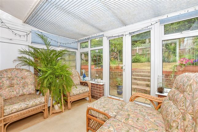 Fernbank Close Walderslade, Chatham photo 4