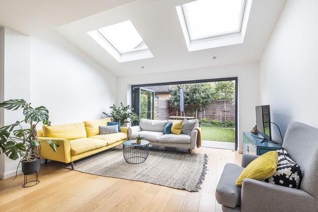 Thumbnail Terraced house to rent in Wycliffe Road, London