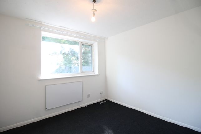 Terraced house to rent in Westfield Walk, High Wycombe