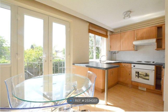 Yew Tree Close, Beaconsfield photo 2