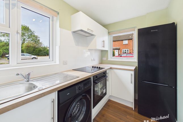 7 Cedar Close, Aylesbury photo 4