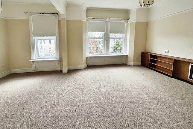Flat to rent in Ash Street, Southport, Merseyside