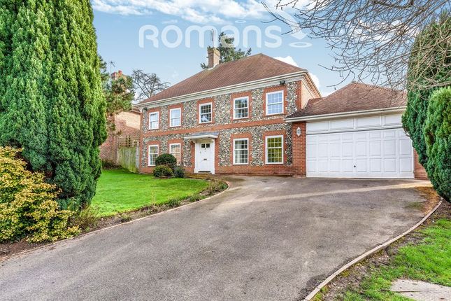 Thumbnail Detached house to rent in Donnay Close, Gerrards Cross