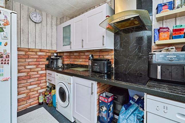 72, Essington Way, Wolverhampton photo 4