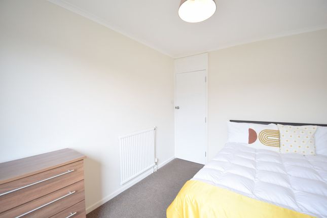 Thumbnail Room to rent in Burke Close, London