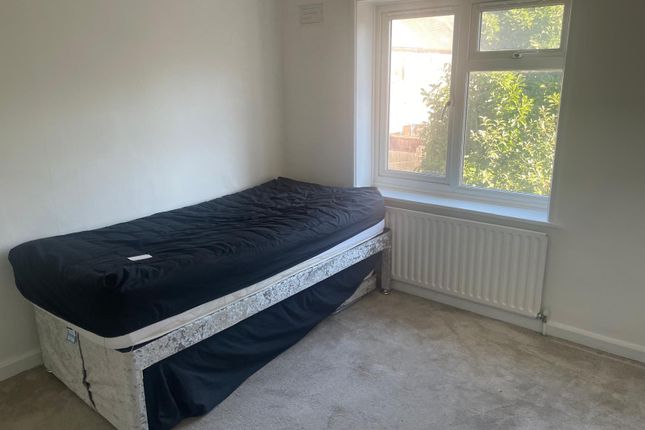 3, Smarden Grove, London photo 5