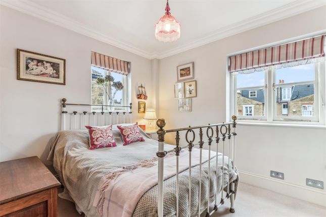 Terraced house to rent in Kingwood Road, London