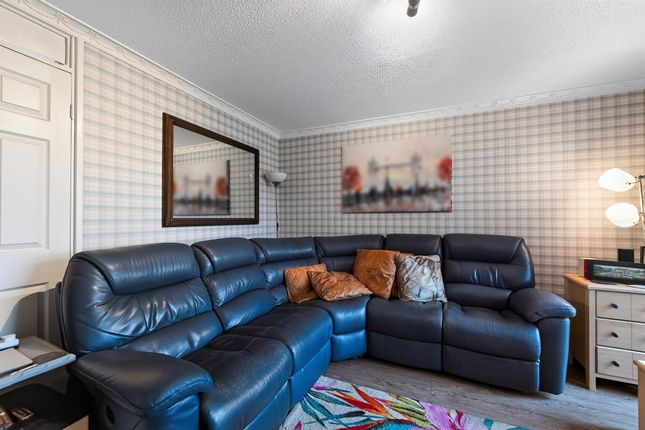19, Fencedyke Way, Irvine photo 4